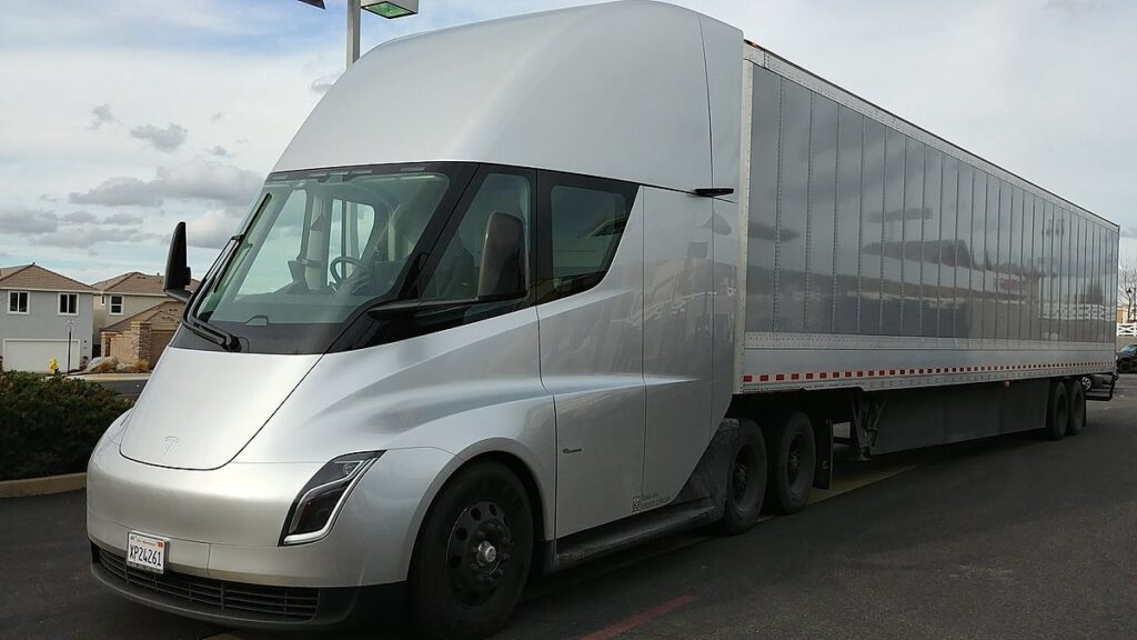 1200px-Tesla_Semi_3