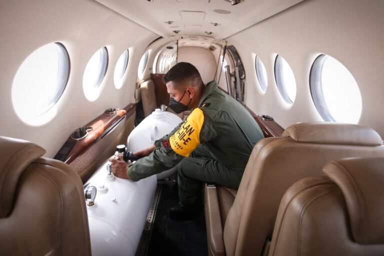 soldados-bombardean-nubes-aumentar-probabilidad