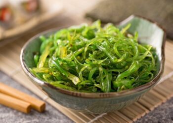 29/06/2015 Algas.

Las algas han formado parte habitual de la dieta tradicional de las comunidades costeras. Se siguen consumiendo en gran medida en Asia del Este, en particular en Japón, China y Corea pero no así en Europa. Las algas han atraído el interés en los últimos años como una valiosa fuente de alimentos con variados beneficios para la salud.

ESPAÑA EUROPA MADRID SALUD
GETTY//FUDIO