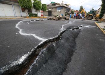 En los limites de Iztapalapa y Tlahuac  el sismo del pasado 19 de Septiembre dejo decenas de casas inhabitables, varias colonias sin agua potable ni drenaje por lo que vecinos exigen el apoyo inmediato de las autoridades.