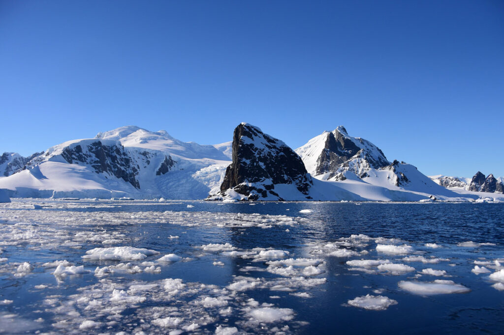UN-CLIMATE-TOURISM-TRANSPORT-SEA-ANTARCTICA