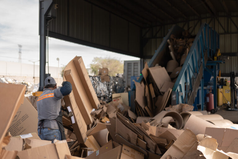 Proceso de reciclaje en Renova Industrial