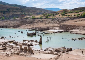LA RIOJA, SPAIN: Derelict buildings submerged by flooding when a dam created a reservoir Embalse de Mansilla at Mansilla de la Sierra in La Rioja, Spain