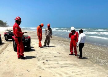 Hallan crudo en playas de Tamaulipas