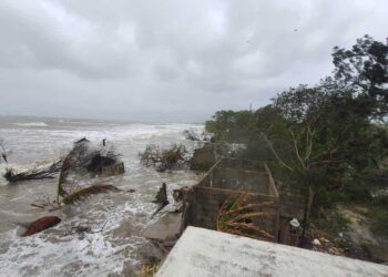 El Bosque pierde 35 casas más por aumento de nivel del mar