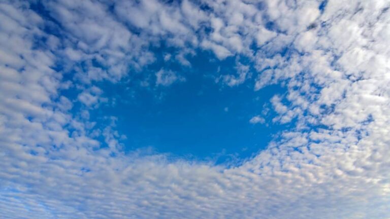 Captan-misteriosos-agujeros