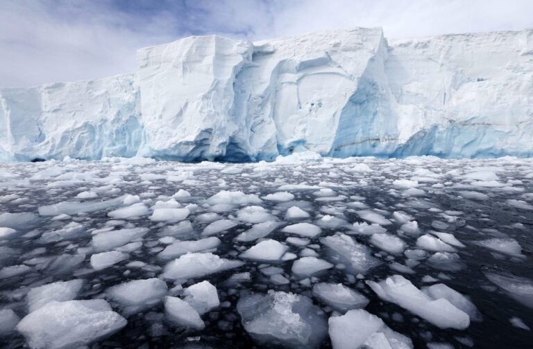 ¿Cambiará la hora? El deshielo polar por la crisis climática está frenando la rotación terrestre