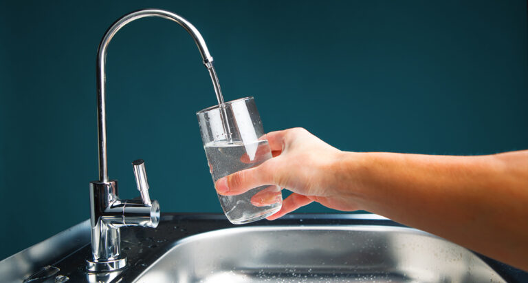 Purifican agua contaminada