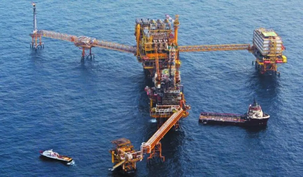 Carlos Slim invertirá casi 2 mil millones de dólares en perforación de pozos con Pemex