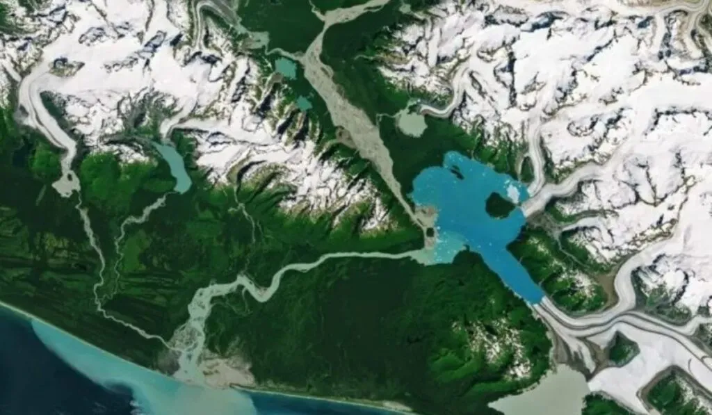 Una isla escondida durante siglos emerge en Alaska tras el deshielo
