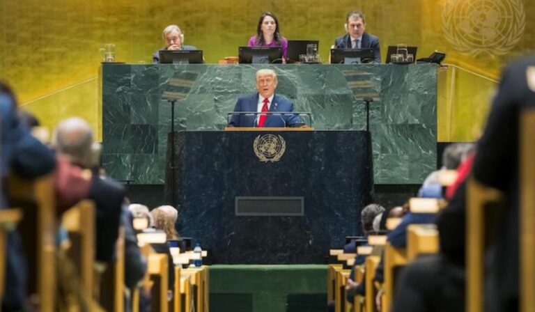 Trump llama “estafa” al cambio climático frente a líderes que ya sufren sus efectos