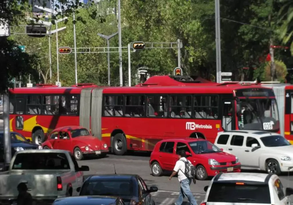 Alfredo Del Mazo impulsa gestión estratégica en movilidad urbana