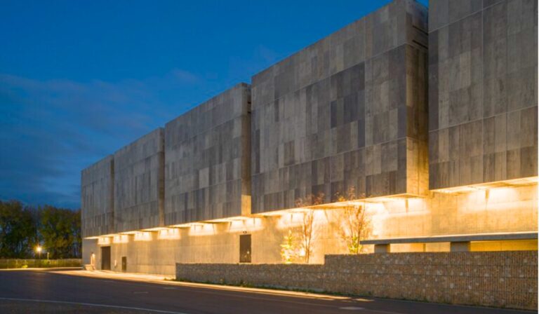 Japón revoluciona la tecnología: inaugura el primer centro de datos libre de emosiones