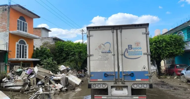El CEO de Farmacias Similares, Víctor González Herrera, desplegó diferentes brigadas en las comunidades afectadas por lluvias torrenciales.