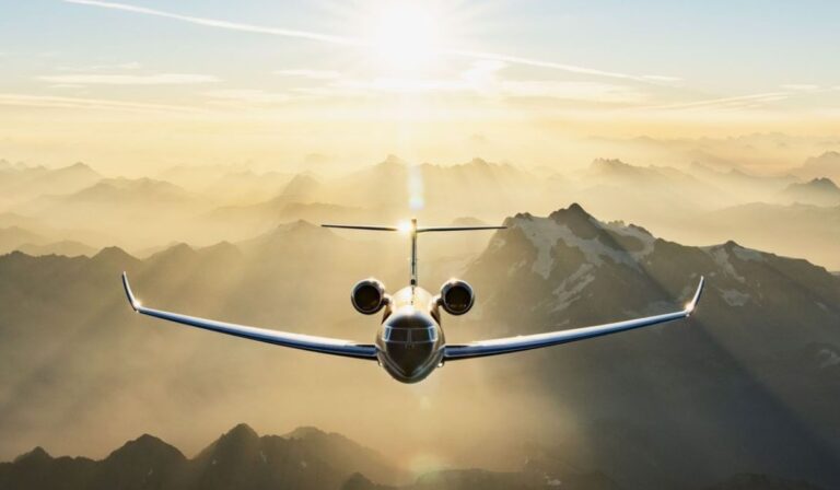 ¿Se viene un impuesto climático para los vuelos de lujo y jets privados?