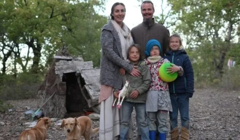 La familia que quiso vivir “fuera del sistema”… y terminó en el centro de una tormenta legal en Italia