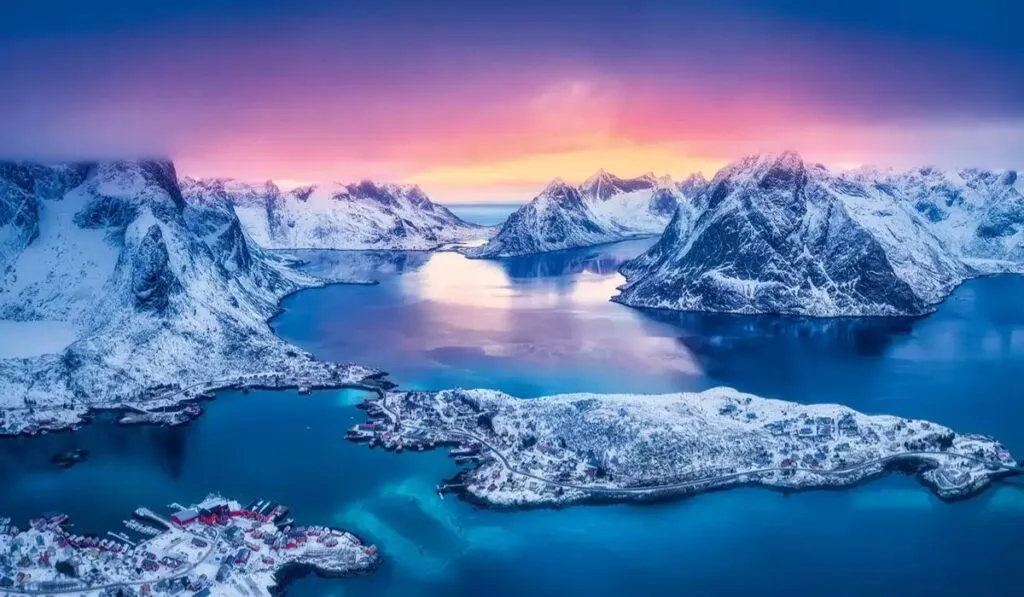 Islas Lofoten: el paraíso noruego donde las auroras boreales iluminan fiordos y pueblos pesqueros