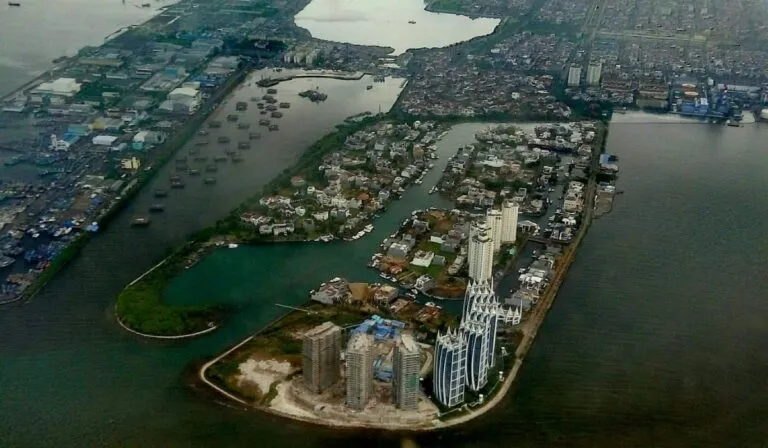 Yakarta se hunde: la megaciudad que podría desaparecer por el cambio climático