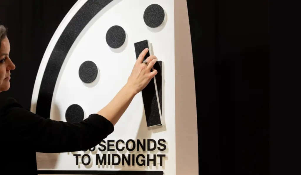 El Reloj del Apocalipsis avanza: la humanidad está a solo 85 segundos del final