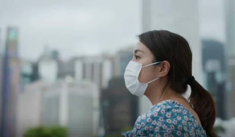 La contaminación del aire se vincula con mayor riesgo de ELA, advierte estudio en Suecia