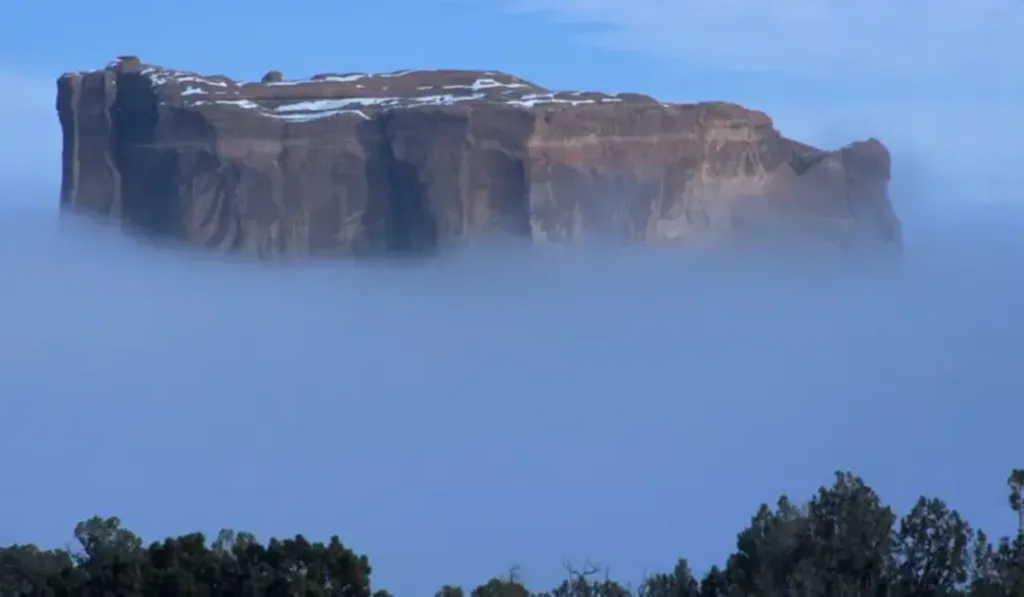 Las islas que flotan sobre la sabana: el tesoro natural africano que podría desaparecer