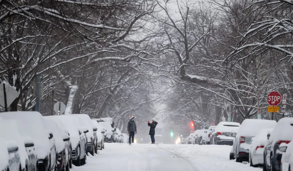 Tormenta invernal en EU deja 38 muertos y dispara el precio del gas
