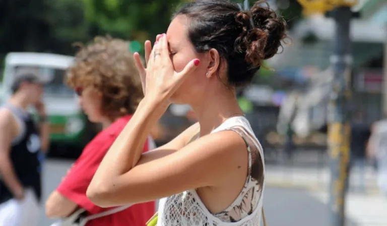 Olas de calor: el enemigo silencioso que afecta al cerebro y la salud mental