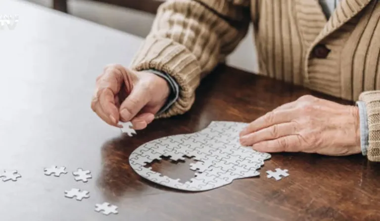 La contaminación aumenta el riesgo de alzhéimer en mayores de 65, revela estudio masivo