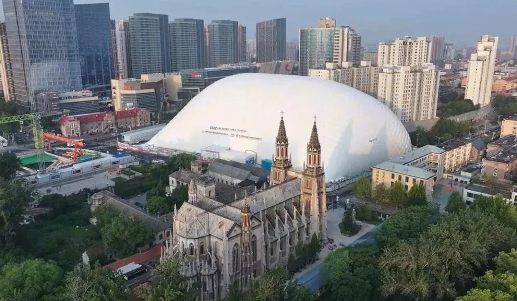 Burbujas gigantes contra el polvo: así cambia China la forma de construir en ciudades