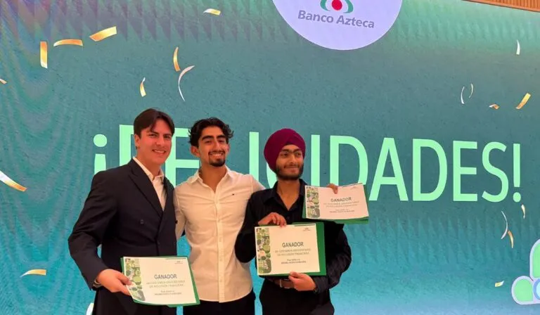 Jóvenes son premiados por buscar transformar la inclusión financiera en México