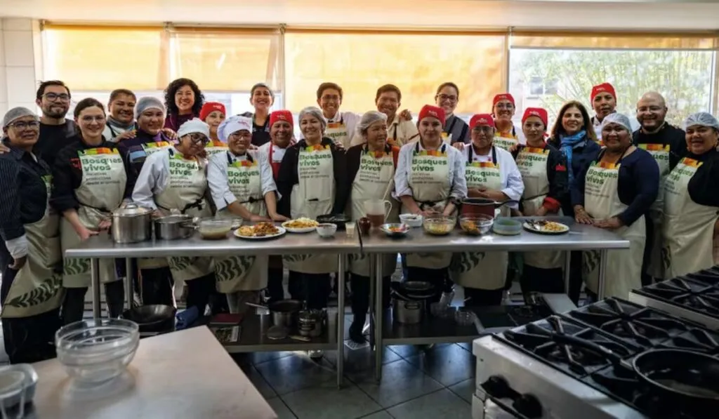 Recetario indígena convierte sabores del bosque en arma contra la deforestación en Bolivia