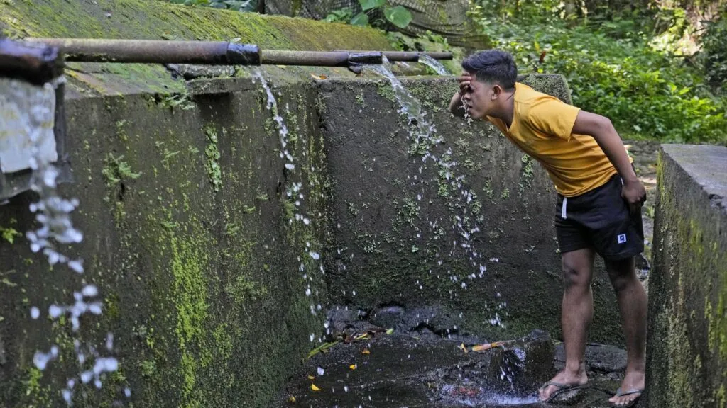 Crisis de agua y pérdida de arrozales por el crecimiento turístico en Bali.