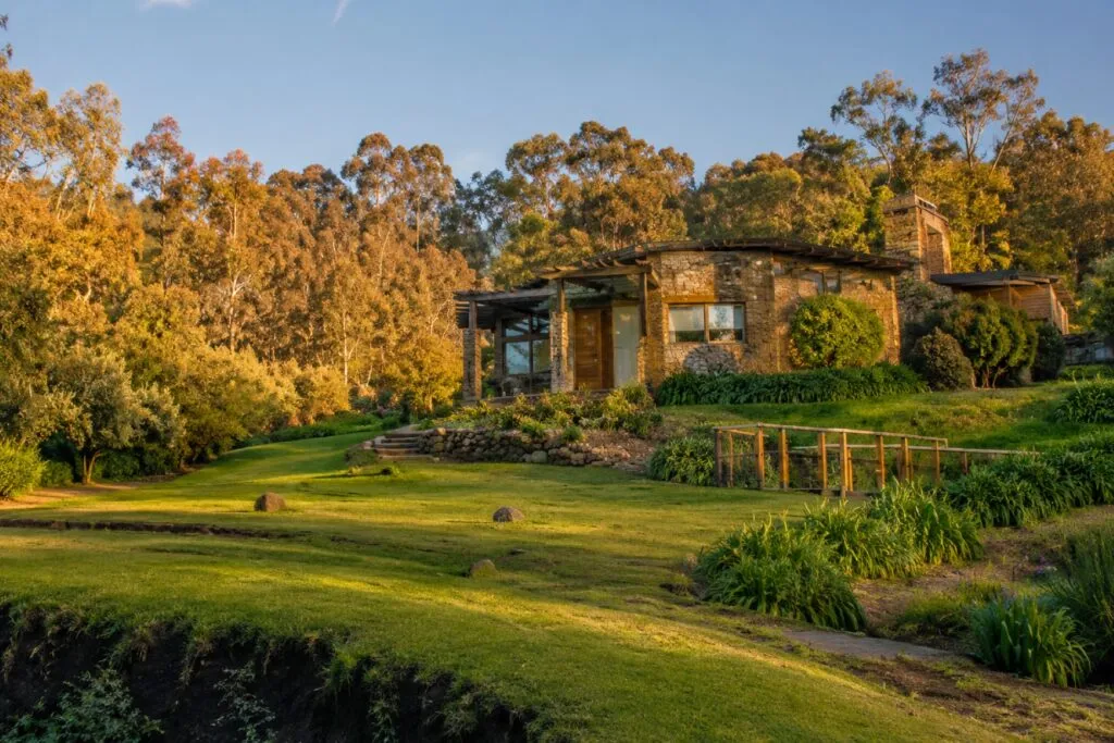 Hoteles Más Verdes certifica a la Hostería de la Cascada como alojamiento sostenible en Tandil.