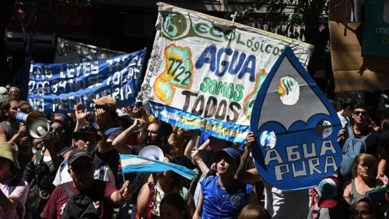 Debate sobre el agua ante el avance de un proyecto de megaminería en Mendoza.