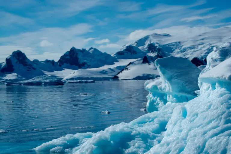 Mercurio en la Antártida aumenta por el deshielo asociado al cambio climático en la Península Antártica.