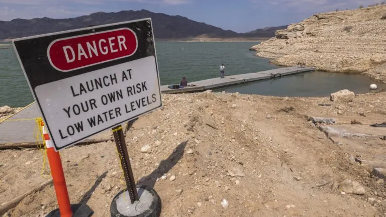 Crisis del nivel de agua en los embalses del río Colorado.