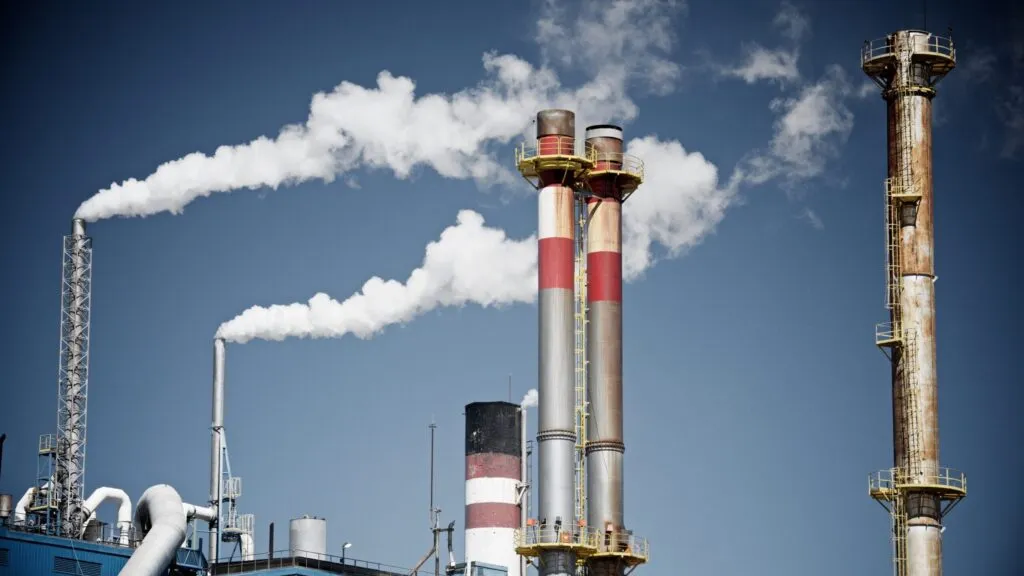 Los superricos concentran una parte relevante de las emisiones globales mediante inversiones y activos de alto impacto ambiental.