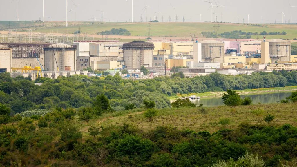 Rumania desconecta la central nuclear de Cernavoda debido al bajo nivel del Danubio y los problemas para mantener su refrigeración.