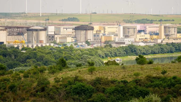 Rumania desconecta la central nuclear de Cernavoda debido al bajo nivel del Danubio y los problemas para mantener su refrigeración.