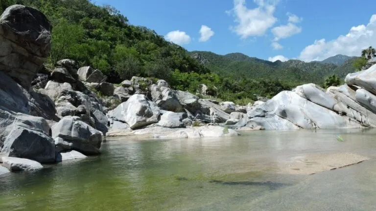 Sierra de la Laguna enfrenta dos proyectos cuestionados por habitantes ante posibles impactos ambientales y sobre sus recursos hídricos.