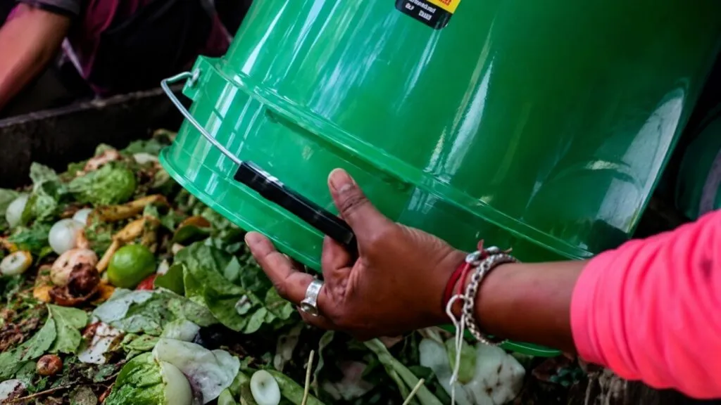Recolectores en México transforman residuos orgánicos en composta para reducir emisiones de metano