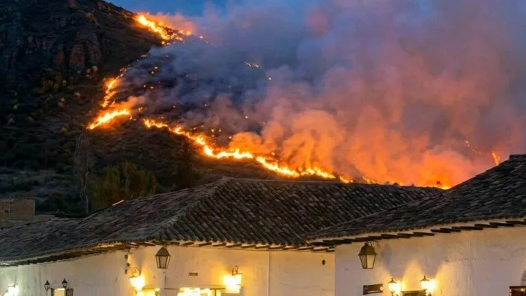 Incendio forestal en Colombia afecta cientos de hectáreas de vegetación en Villa de Leyva