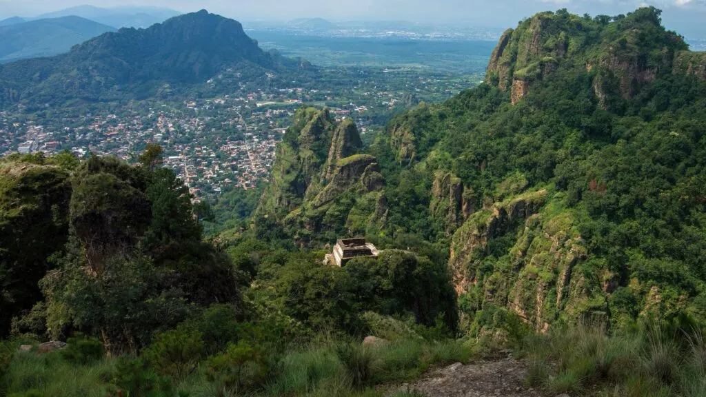 Clausura de un desarrollo turístico en Tepoztlán por construir sin autorización ambiental dentro del Parque Nacional El Tepozteco