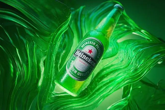 Heineken utiliza inteligencia artificial para mejorar el consumo de agua durante la producción de cerveza en México.